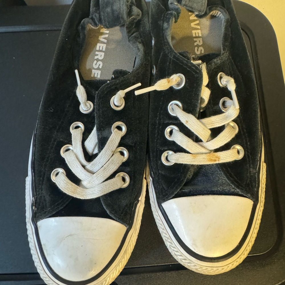 Women’s shoreline velvet converse
